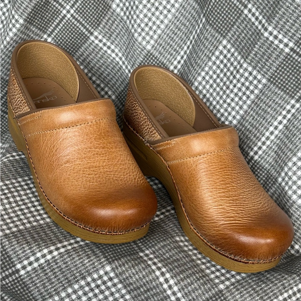 Dansko Professional Honey Distressed Clog size 38